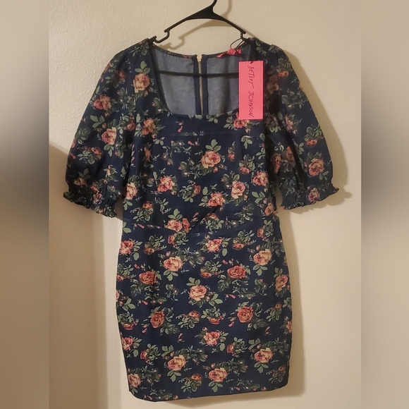 Dress - Picture 1 of 1